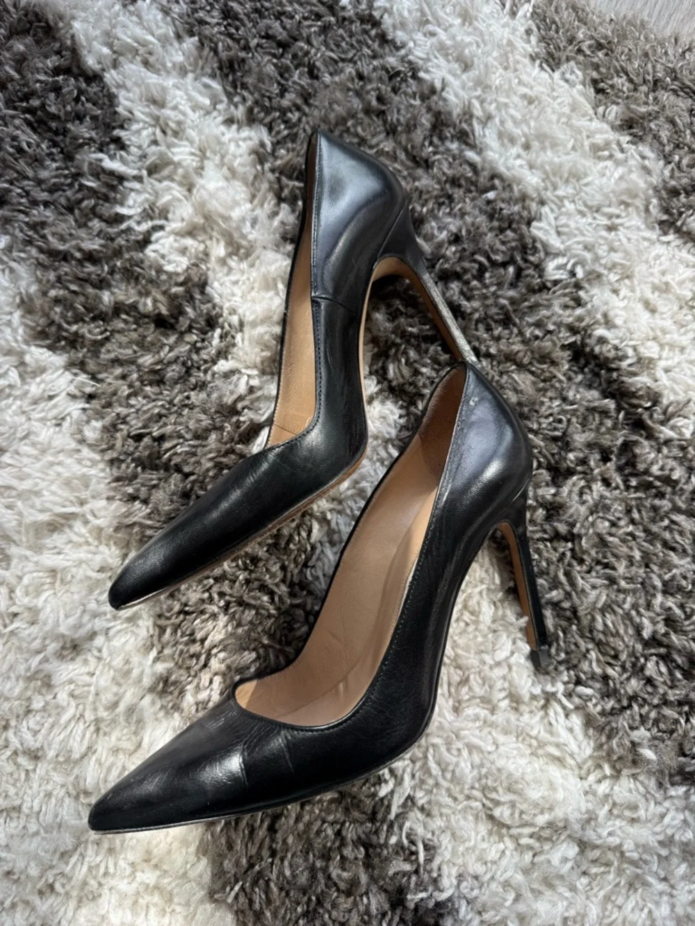 Manolo Blahnik Black Leather Pointed Toe Stiletto Pumps - Picture 4 of 7